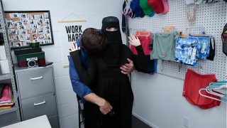 Officer Confronts Hijab Shoplifter Teen About Her Crime – Lifterhub